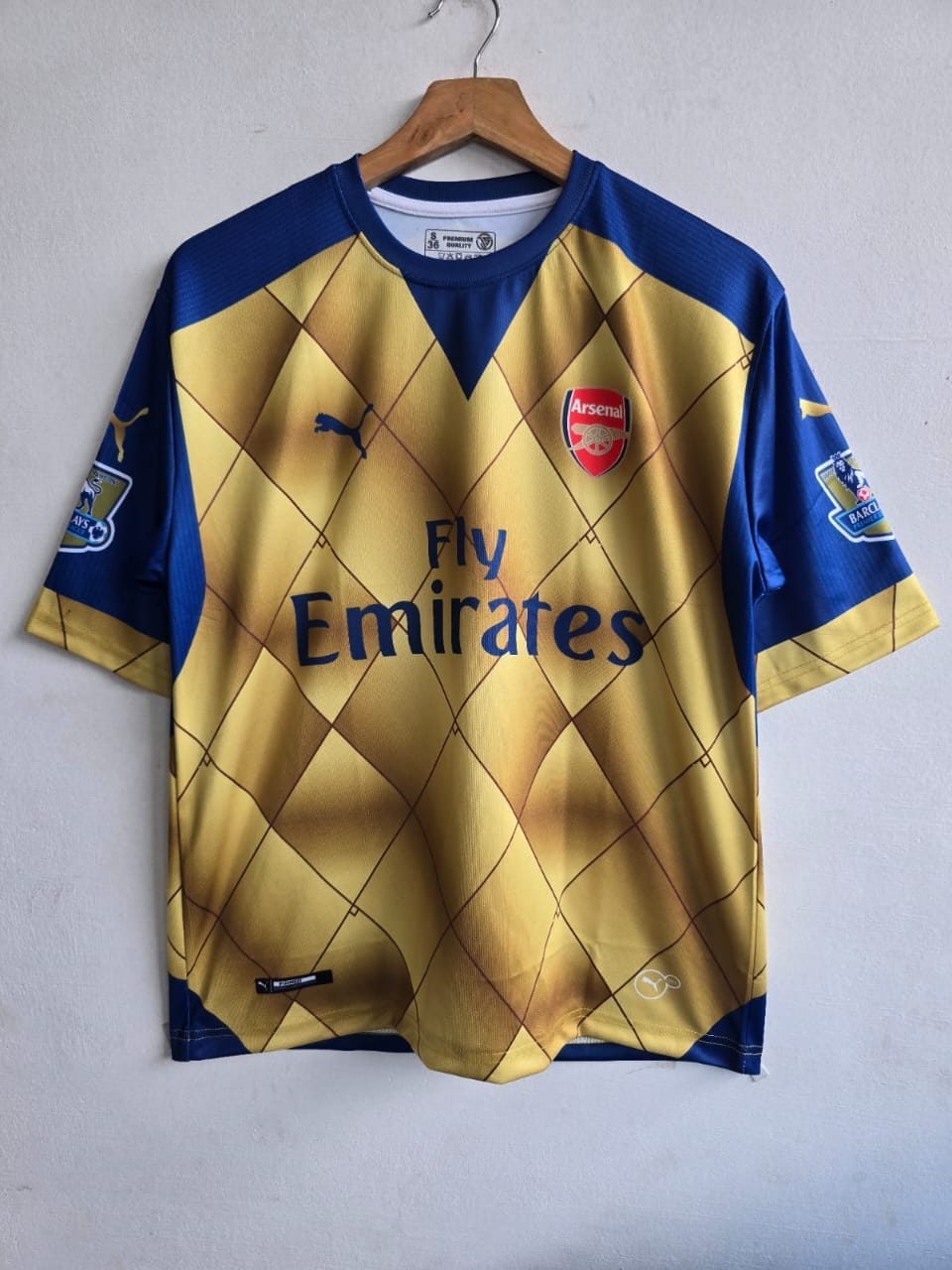 Arsenal FC 2015-16 away (OZIL) - View 1
